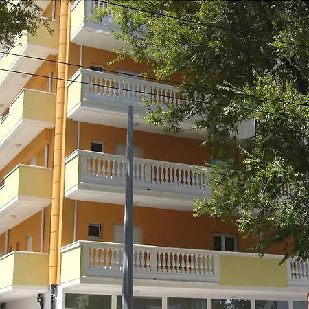 Linda - Family - Nuova Costruzione Antisismica Szálloda 3*