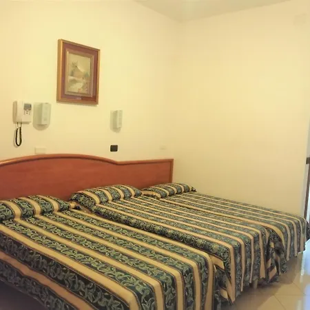 Linda - Family - Nuova Costruzione Antisismica Hotel Riccione