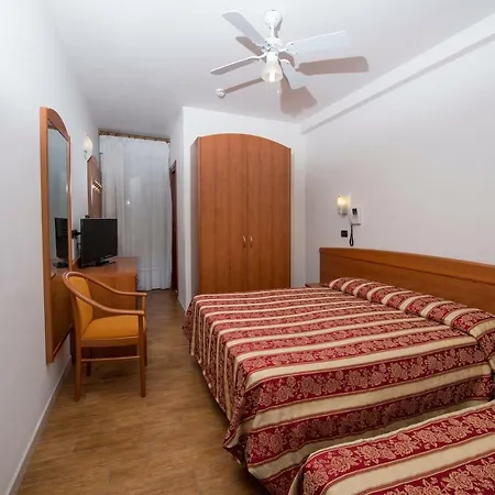 Hotell Linda - Family - Nuova Costruzione Antisismica 3*